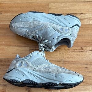 Adidas YEEZY BOOST 700 SALT sz 9.5 no box